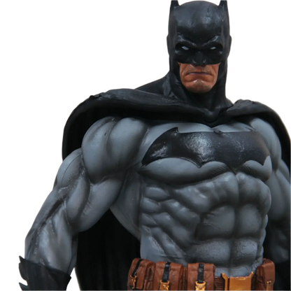 THE DARK KNIGHT LEGACY - PREMIUM BATMAN FIGURE